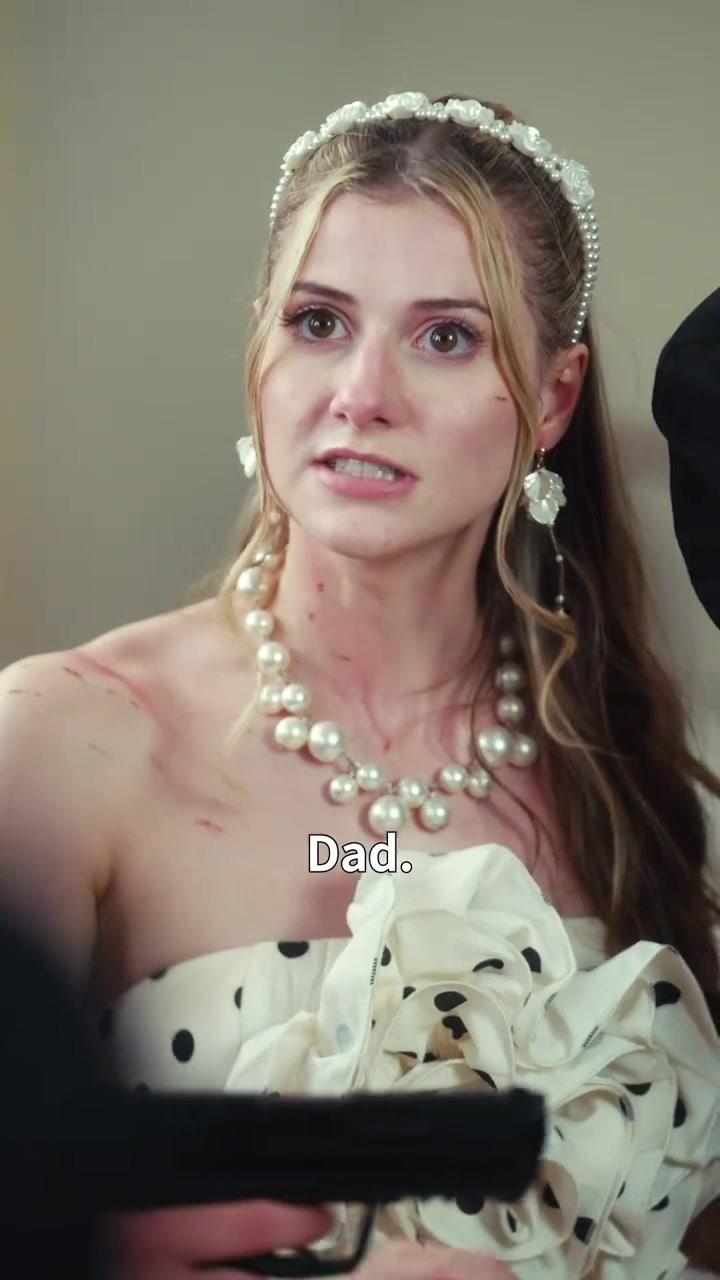 After Switched Fiancé, I Married a Mafia Boss