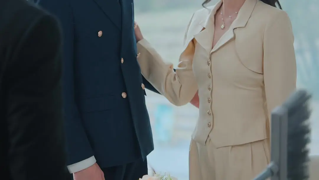 หัวใจถูกรุกล้ำ: ความลับที่ซ่อนอยู่ในโทรศัพท์และสายตาของเฉินเหวิน