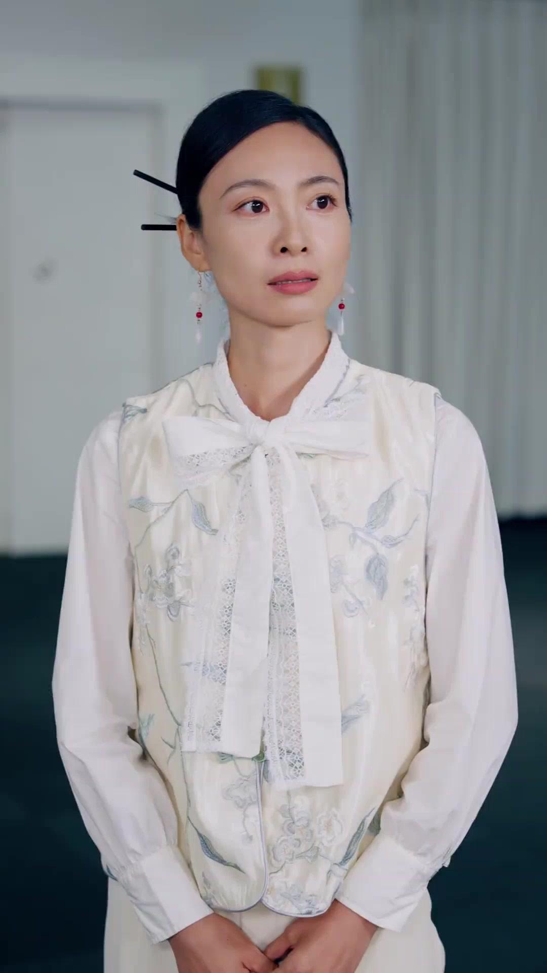 (Dubbed) She Roars Back