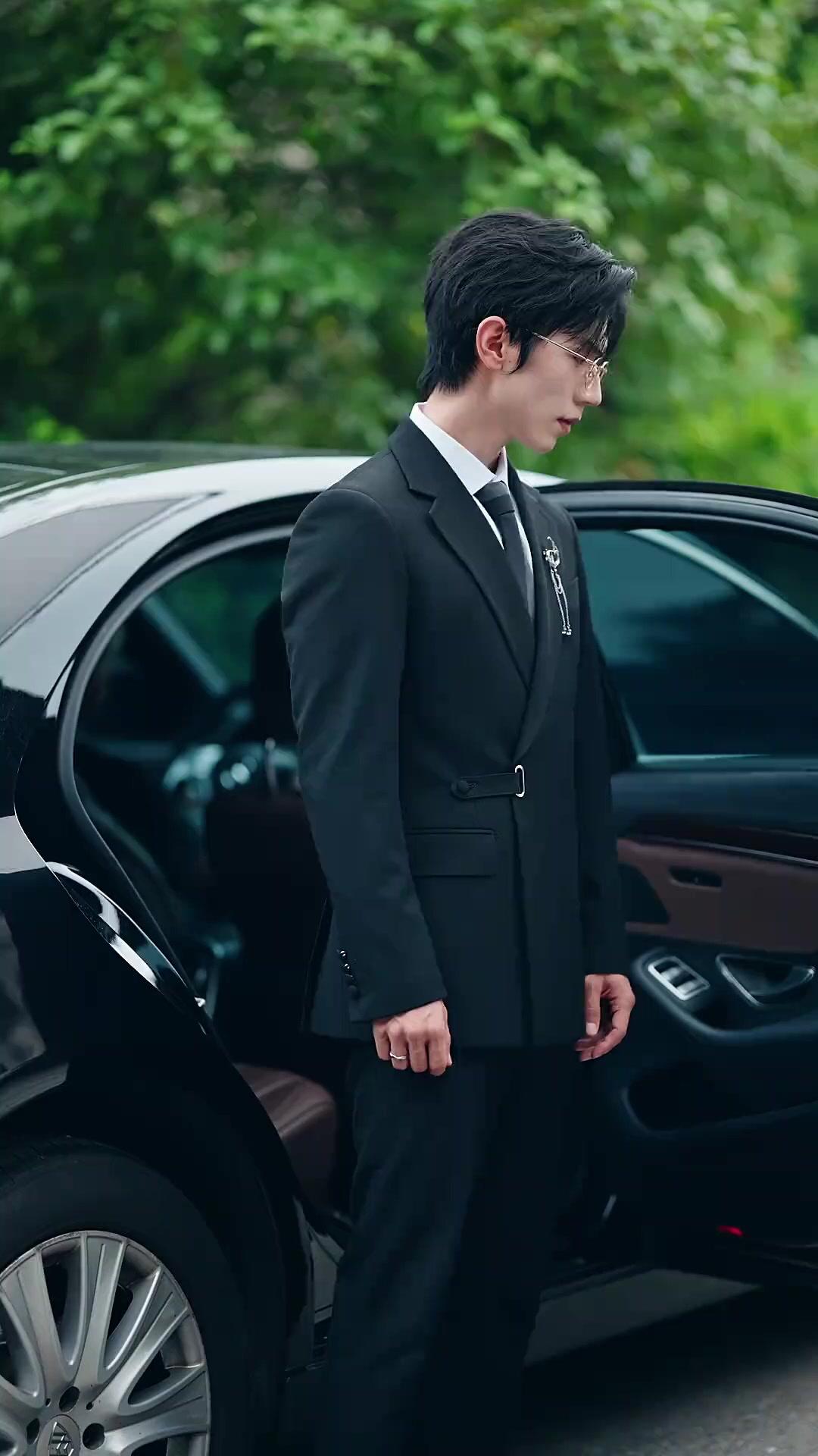 LE PDG ET SA PETITE GOUVERNANTE