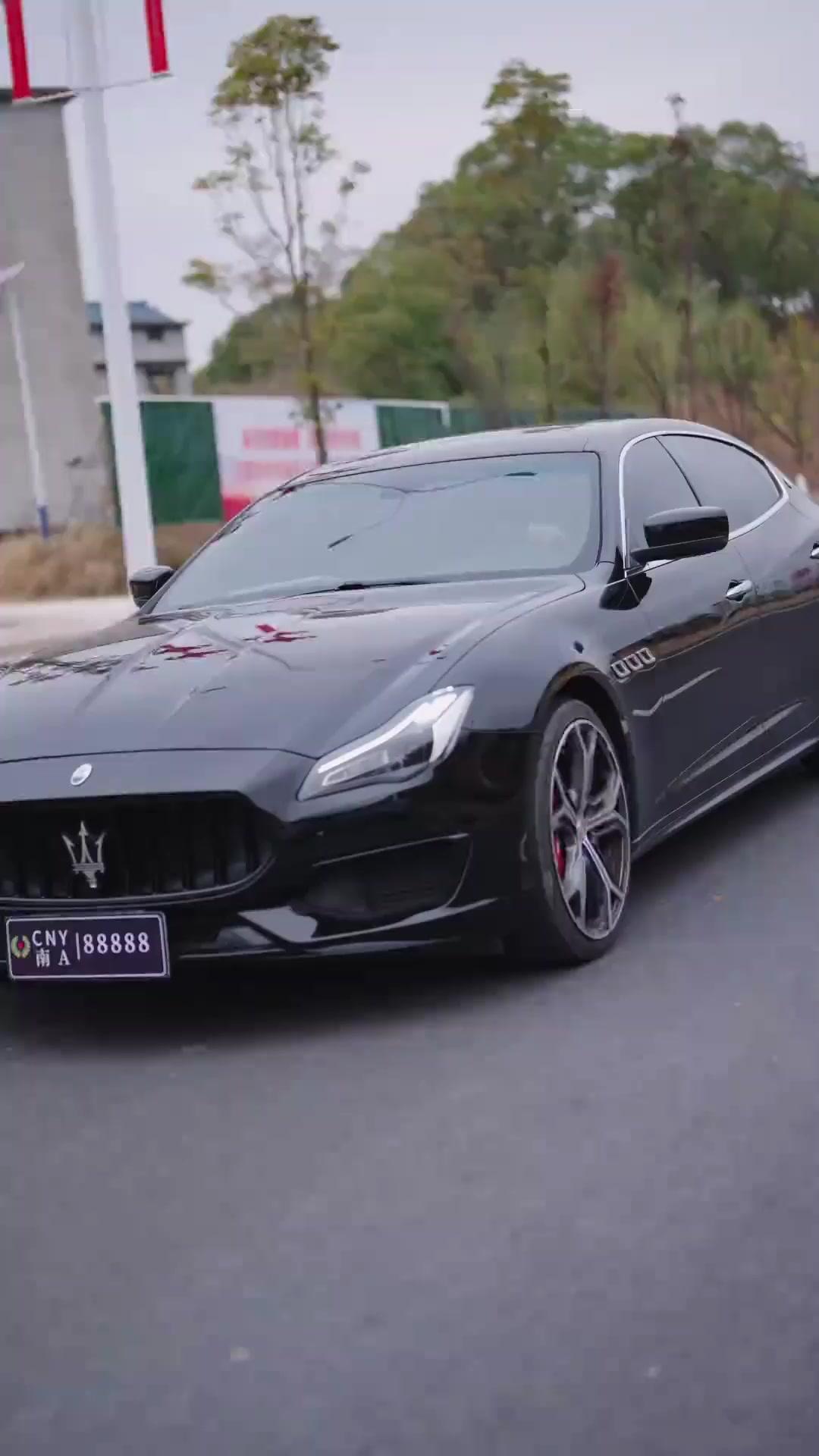 Mantan Dewa Perang: Diincar Wanita Cantik