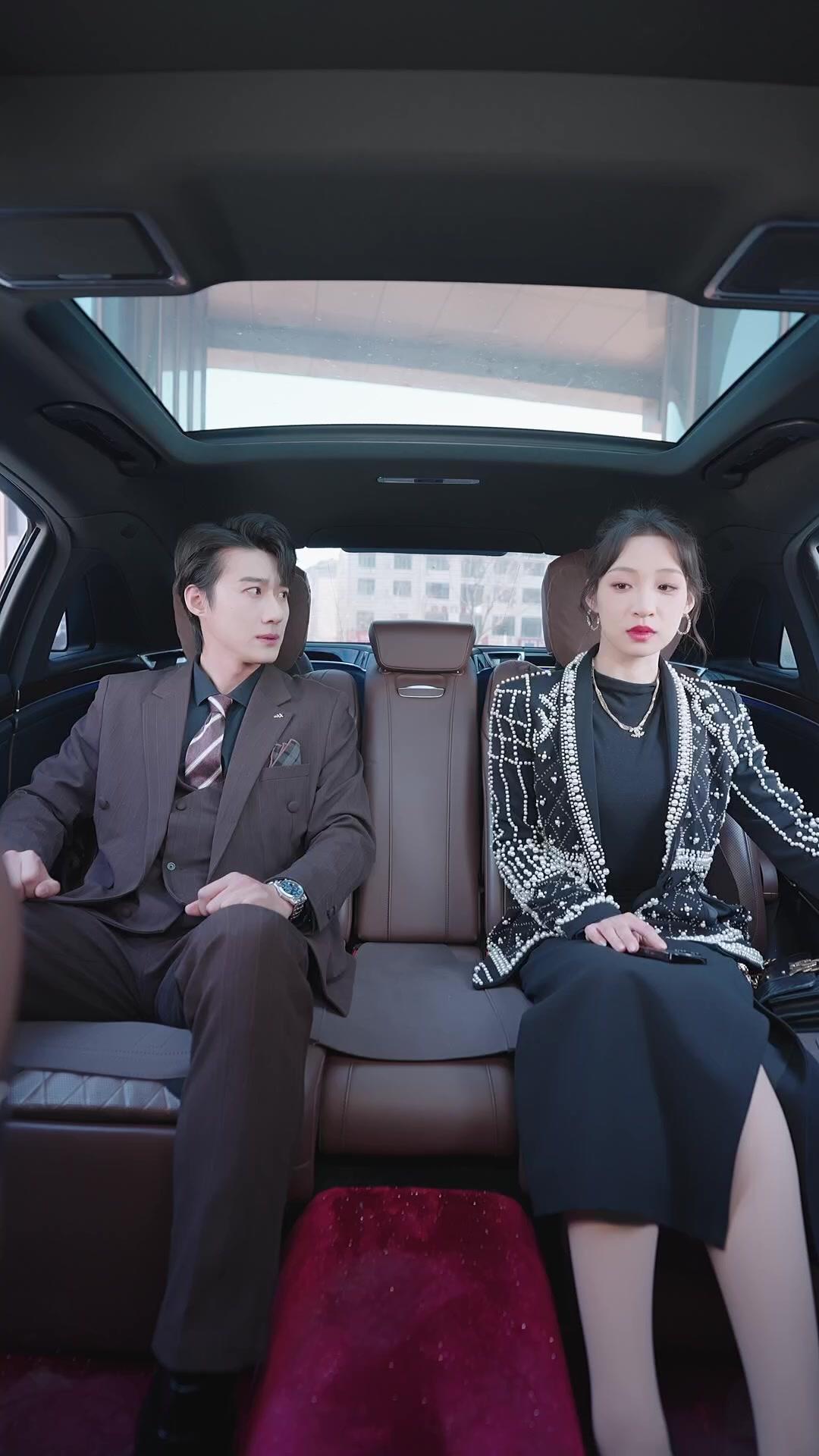 Rahasia Masa Lalu, Cinta dan Balas Dendam