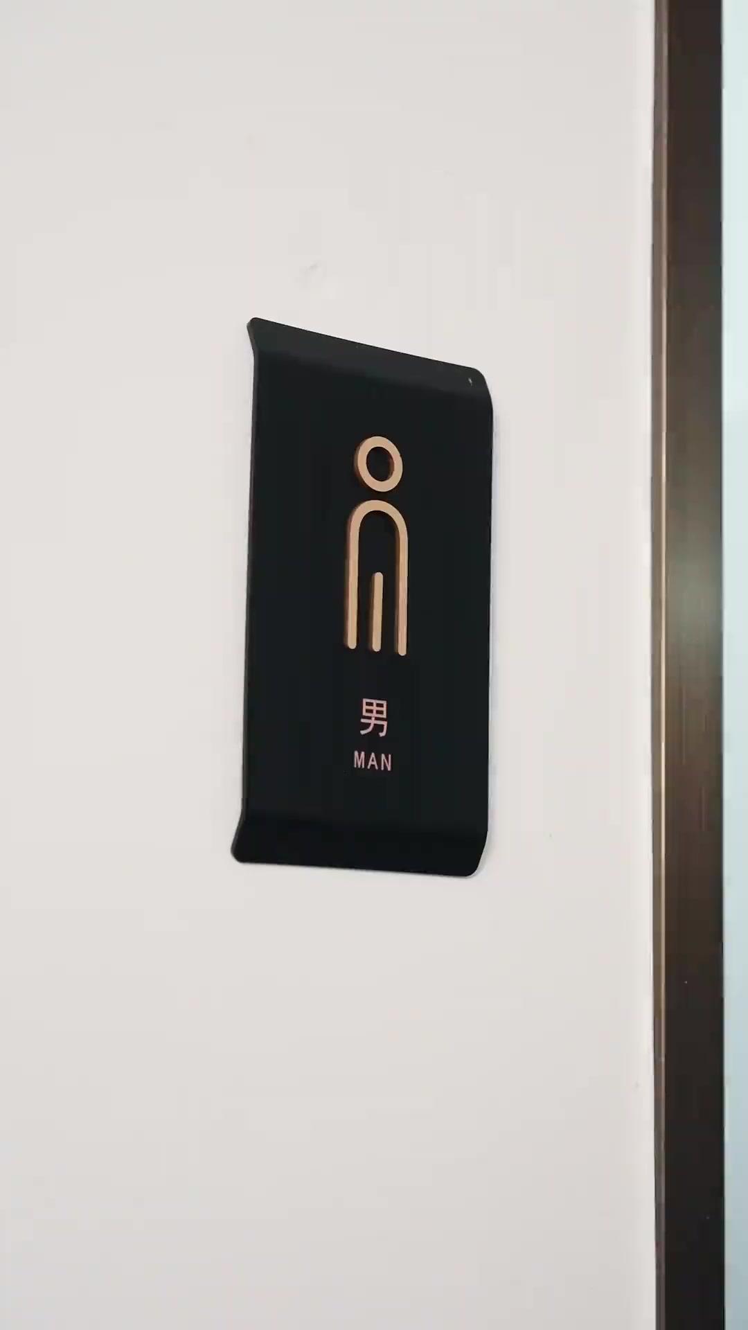 (Doublage) LA BELLE ET LE GARDE