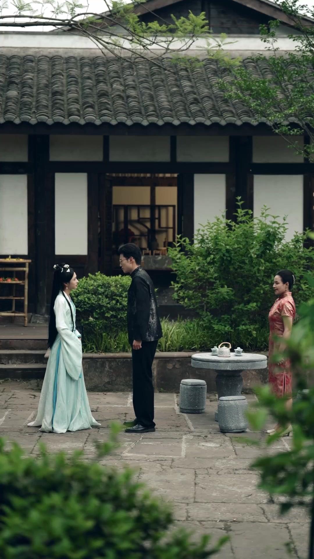 Kriegsheilige: Kronen aus Blut und Zeit