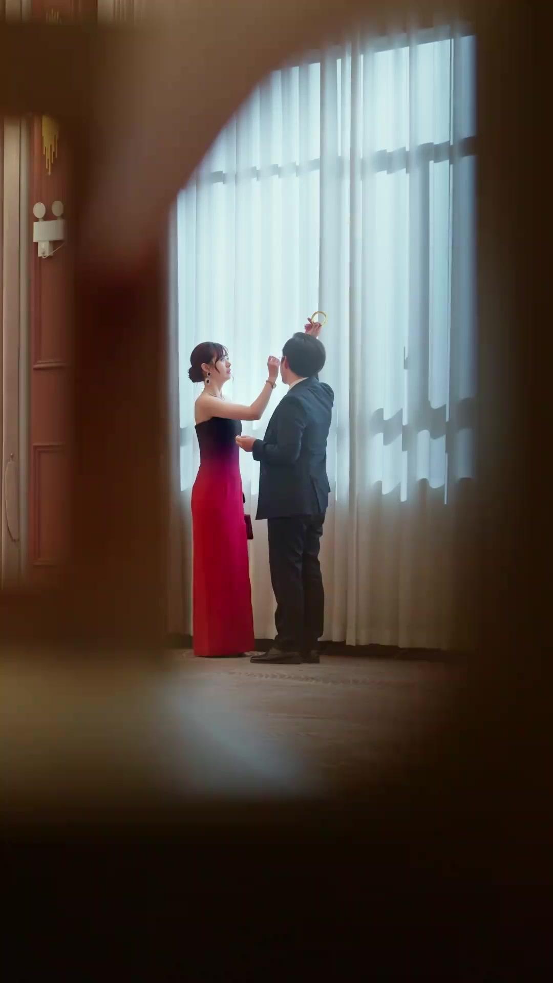 EMPRISONNÉE PAR LES FLAMMES