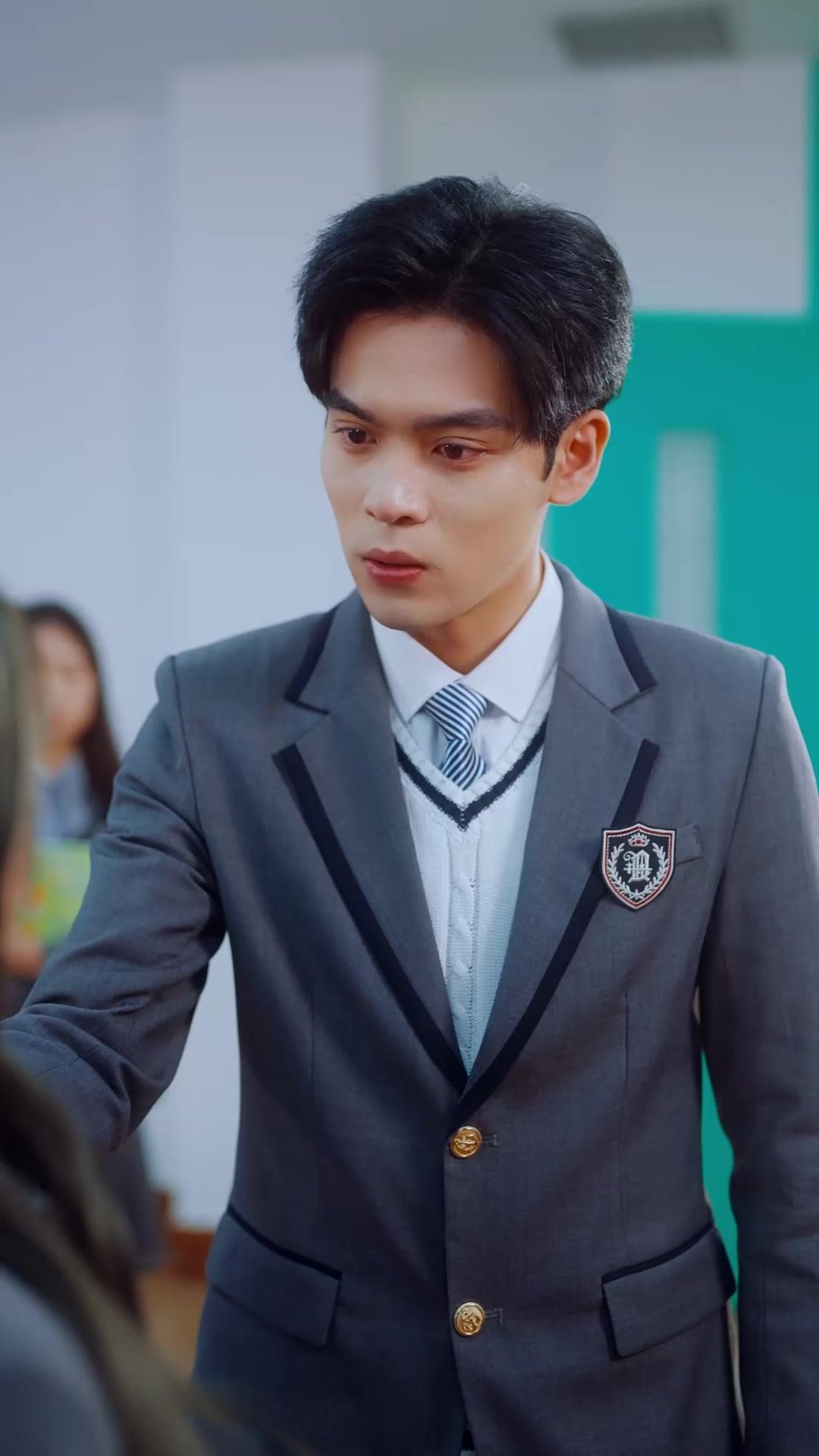 Air Mata di Balik Topeng Bisu