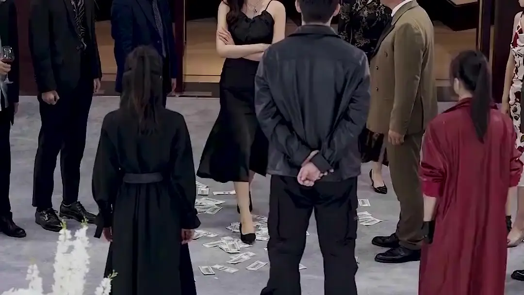 She Didn’t Blink—But Her Necklace Did