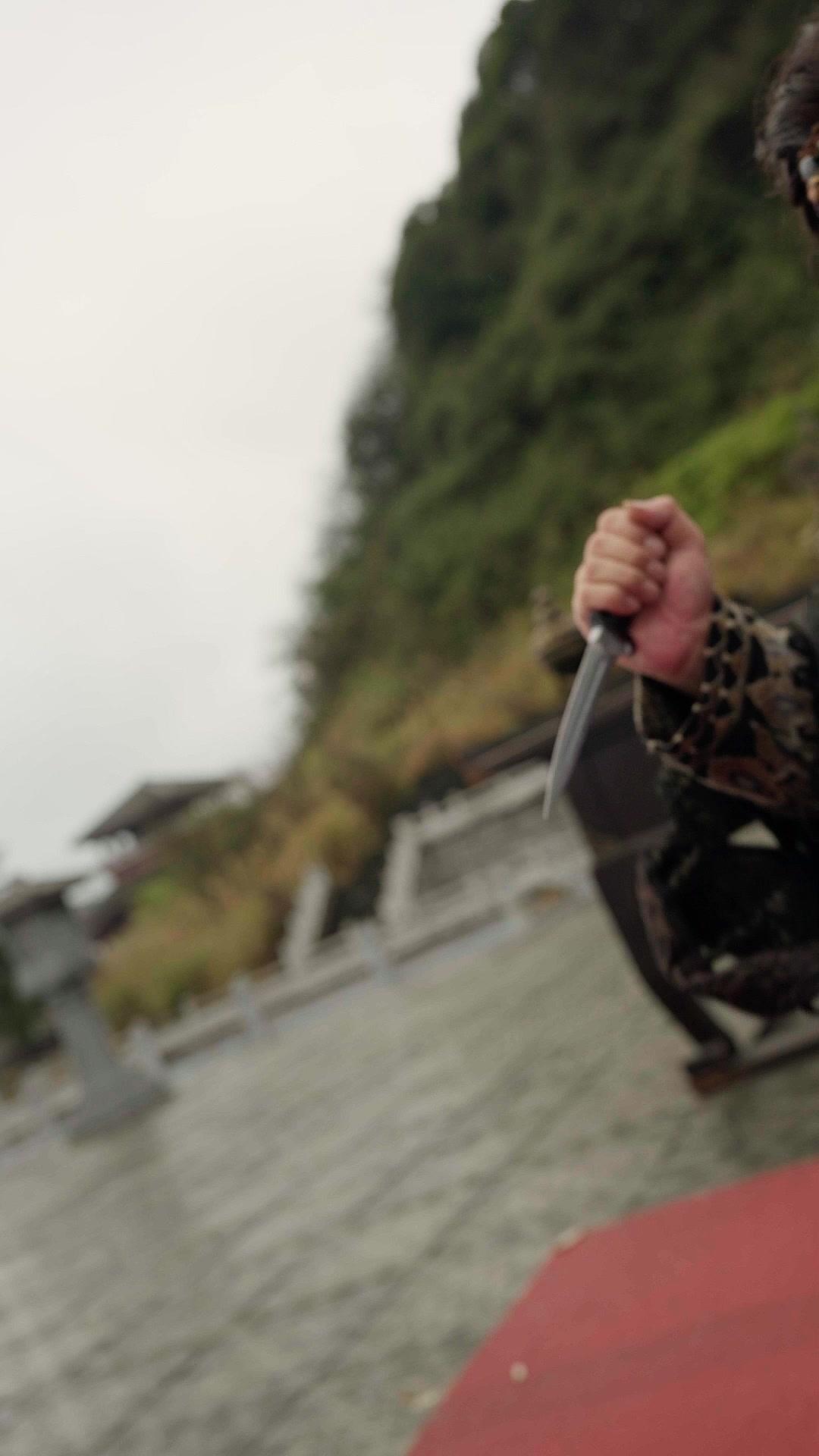 Catch Her, Your Majesty!