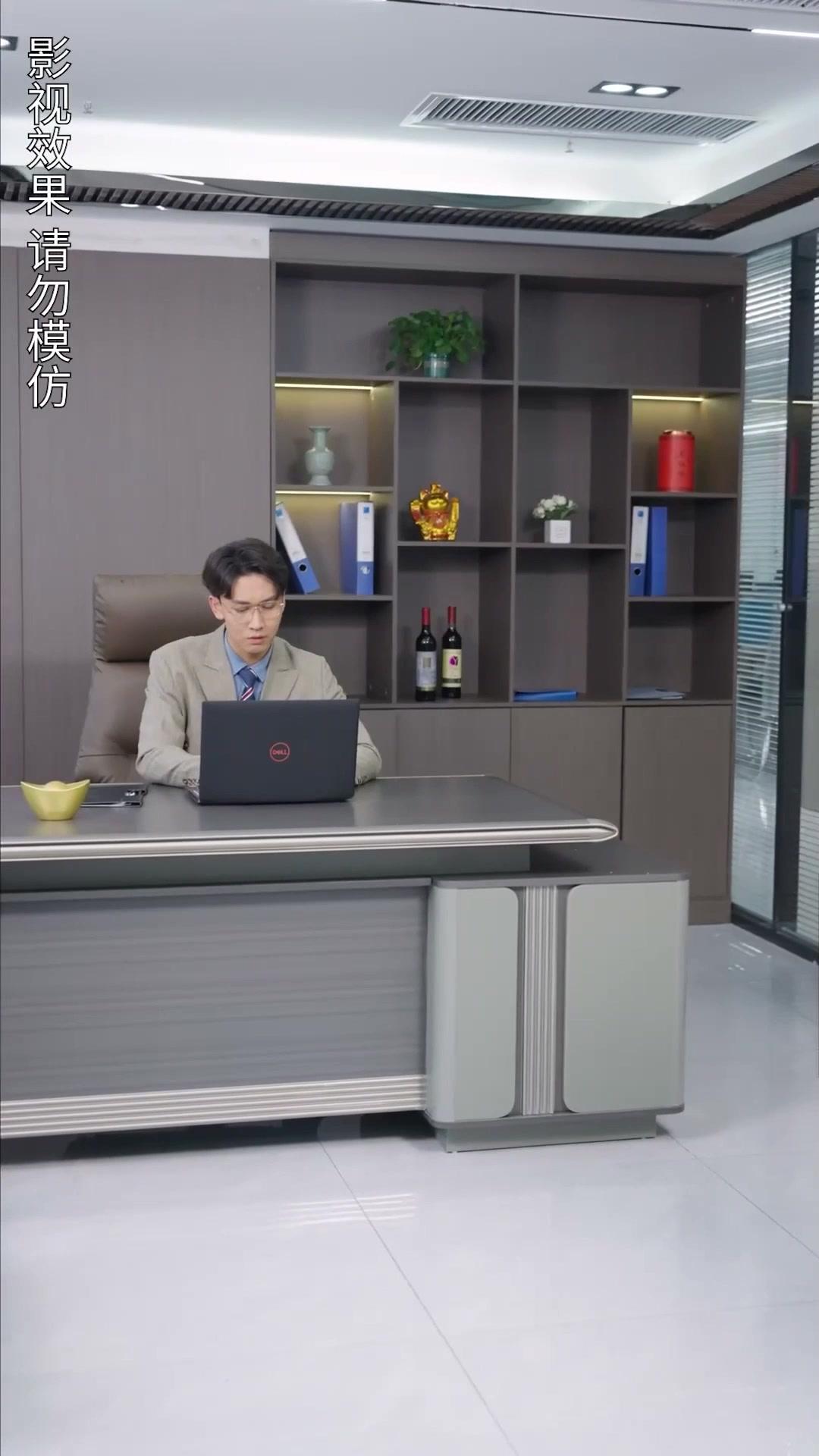 Pernikahan Palsu dengan Direktur Tercinta