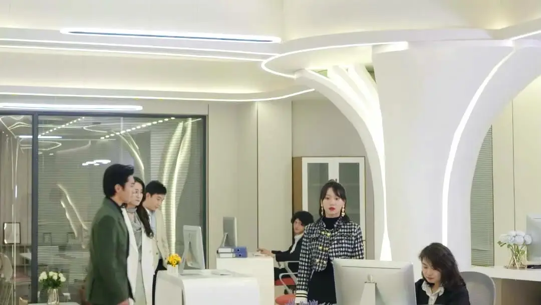 Oops! Turns Out My Husband Is a Billionaire: The Reception Desk That Changed Everything