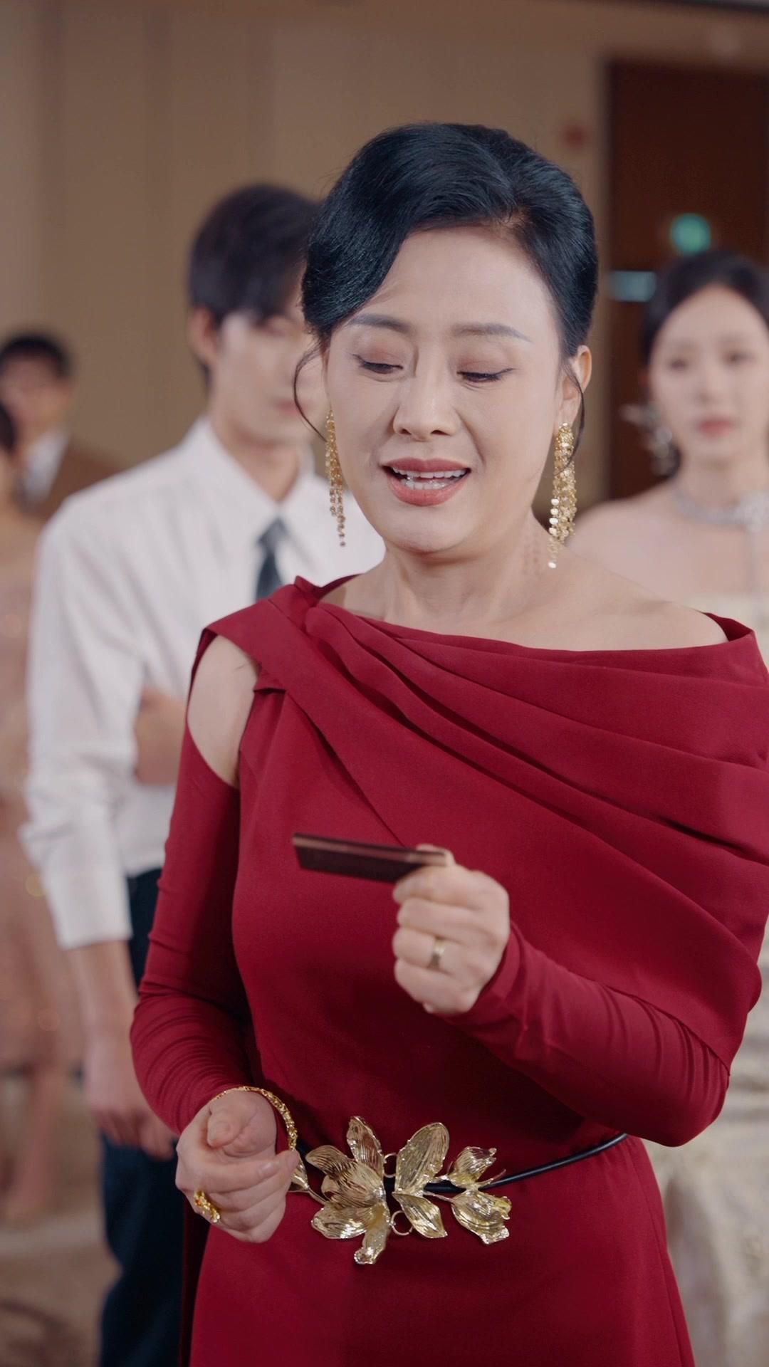 ¡Ella es mi nuera, respetenla!