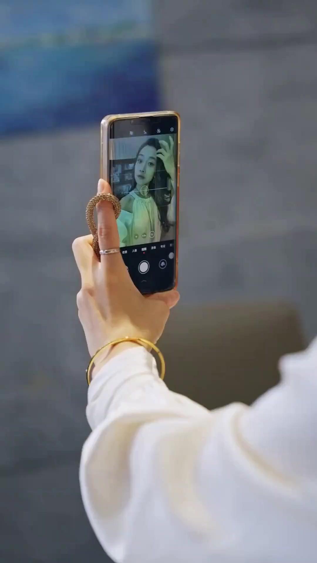 (Sulih suara) Cinta Pertama Adalah Luka