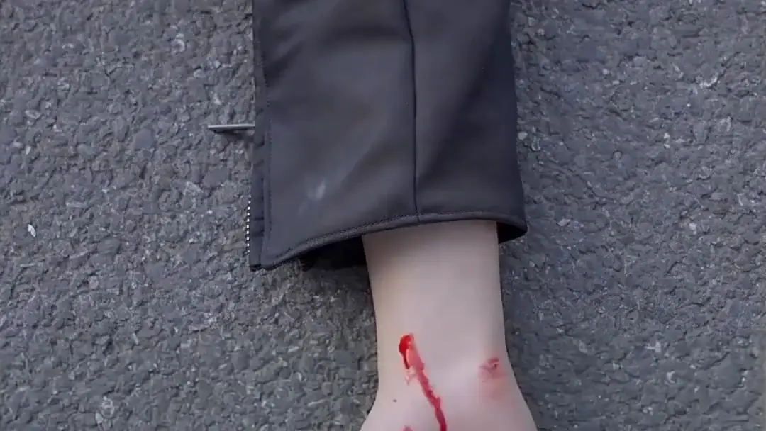 (Sulih Suara) Makin Boros, Rezeki Malah Lancar: Ketika Kurir Jadi Sultan di Dunia Virtual