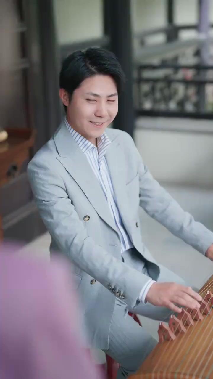 (Dublagem)O Herdeiro e Sua Deusa Apegada