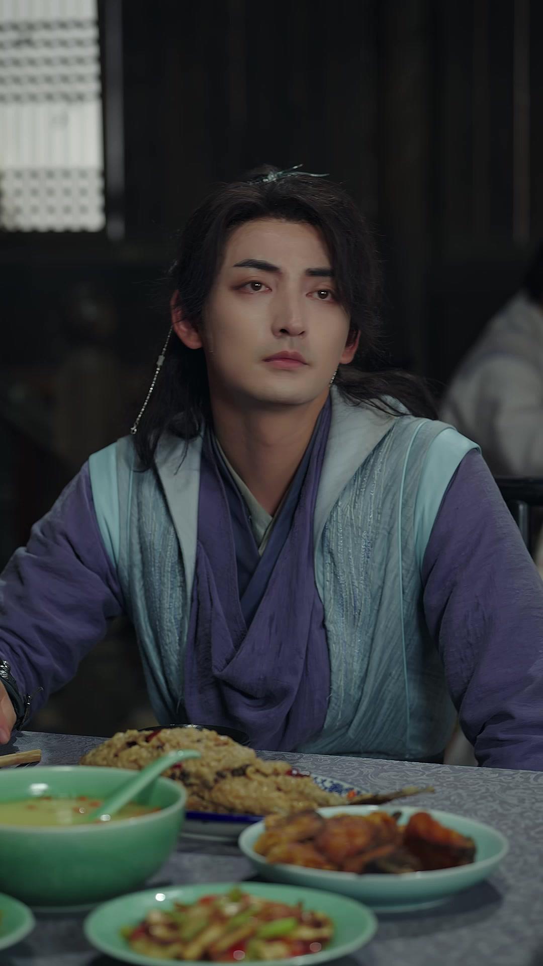 Himmlisches Schwert, irdischer Held