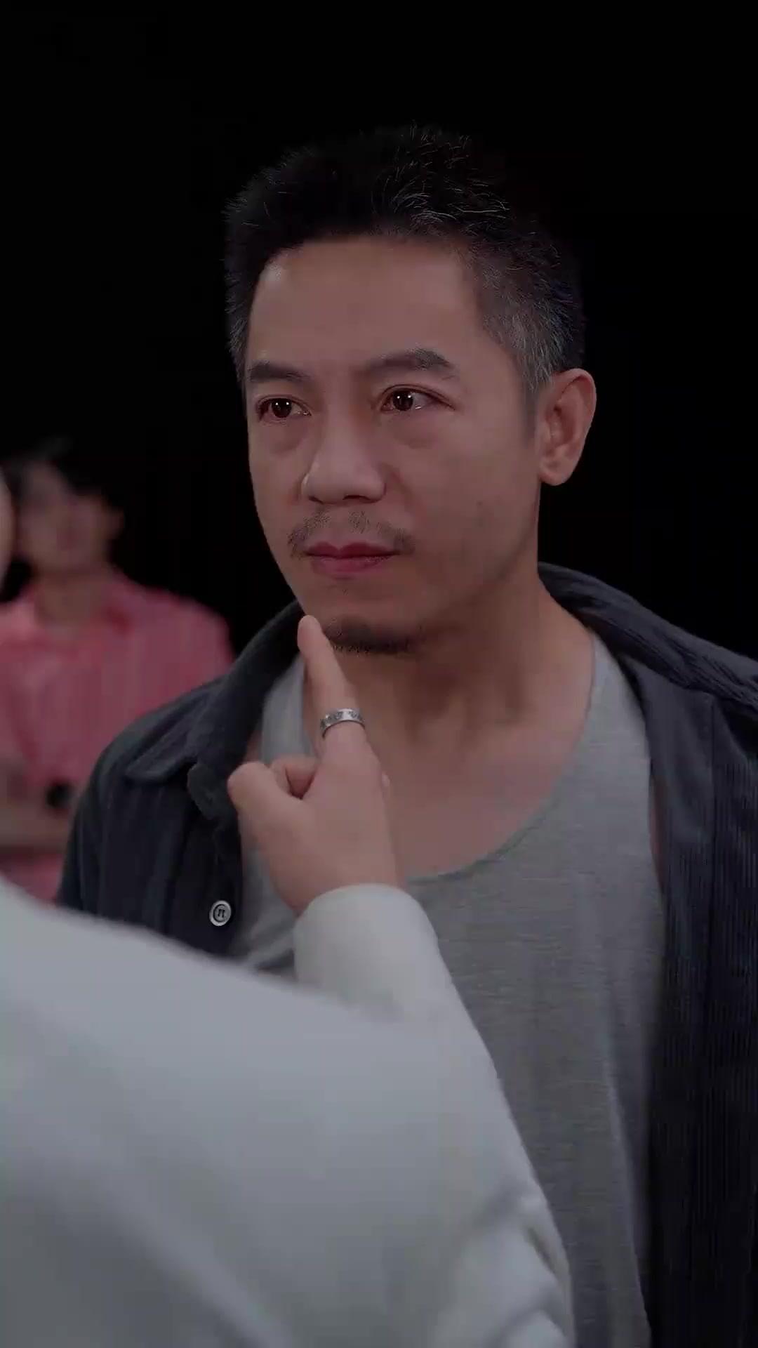 (พากย์เสียง) ความลับบนโต๊ะพนัน