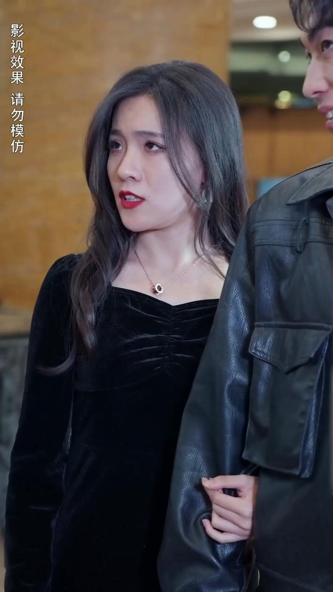 VIVIENNE : L'ÉPOUSE INTERDITE DES LÉGER