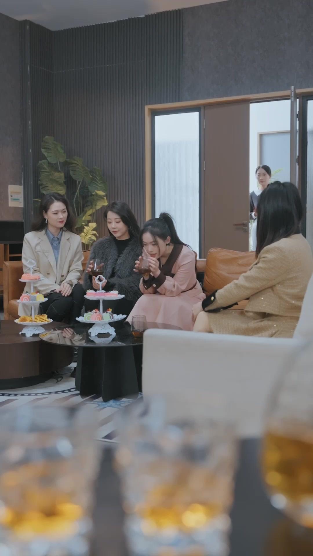 Istri Bos Bosan, Mulai Kerja Hari Ini