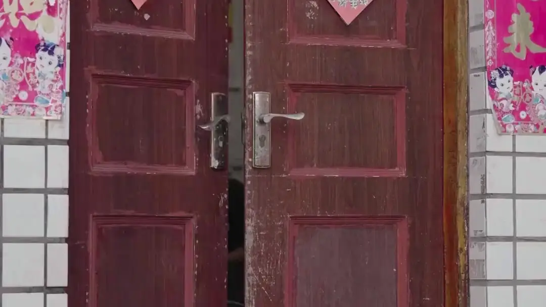 Twilight Dancing Queen: When Kneeling Speaks Louder Than Words