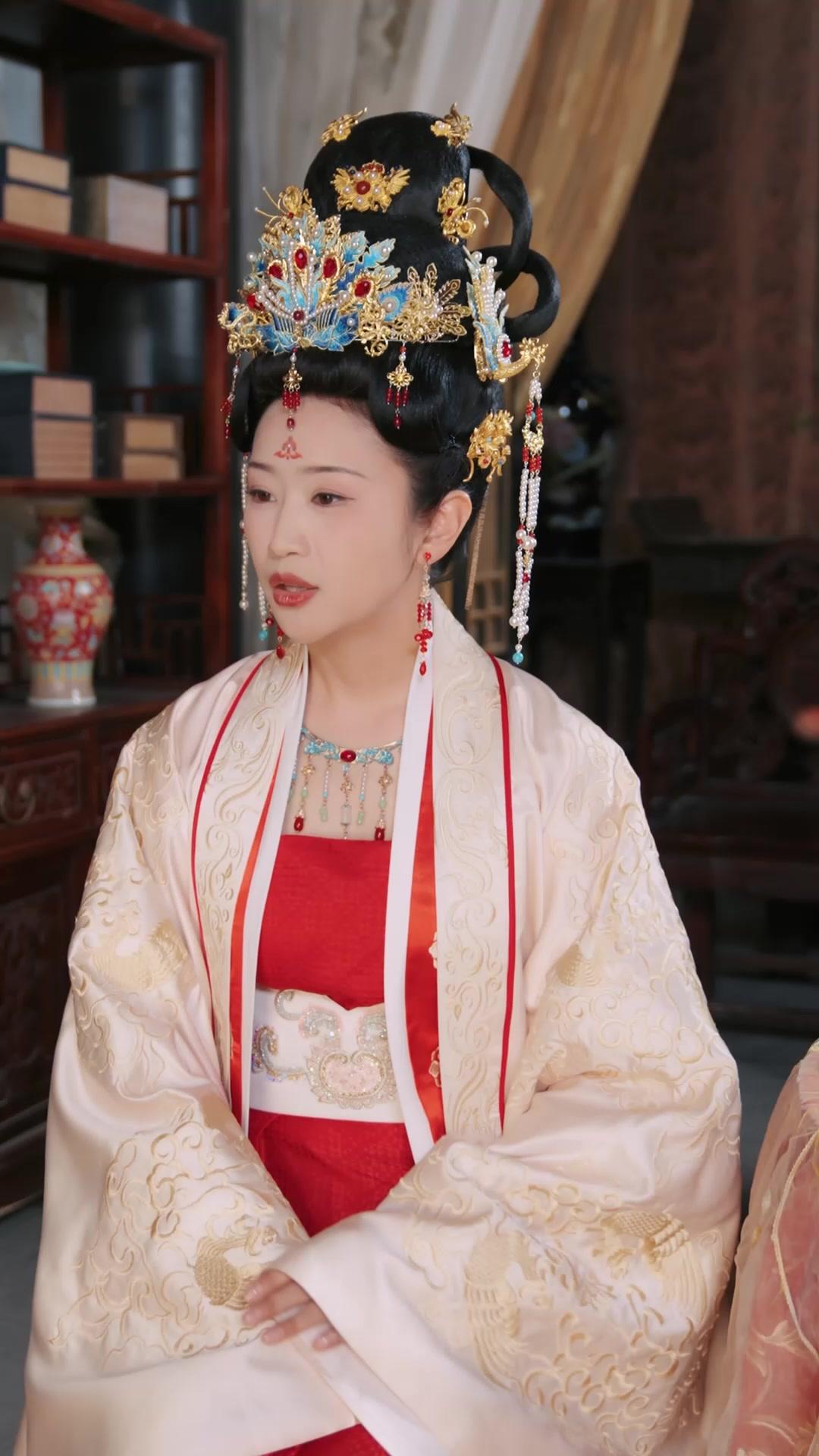  Putri Hoki Bikin Heboh Istana