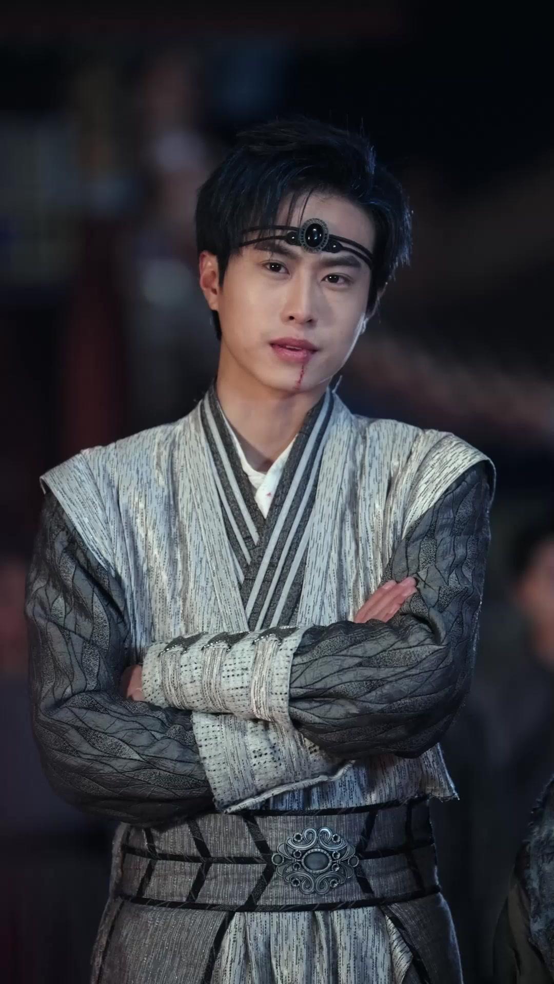 L’ÉPÉE DU JEUNE SAINT