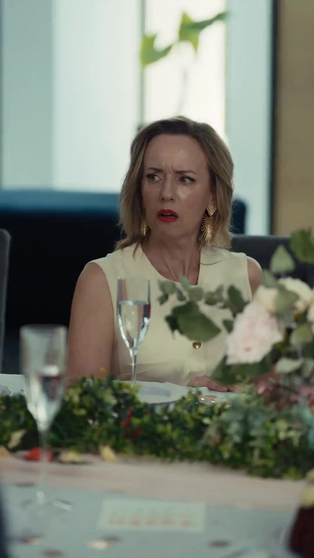 (Dublagem)A Herdeira Renascida das Cinzas