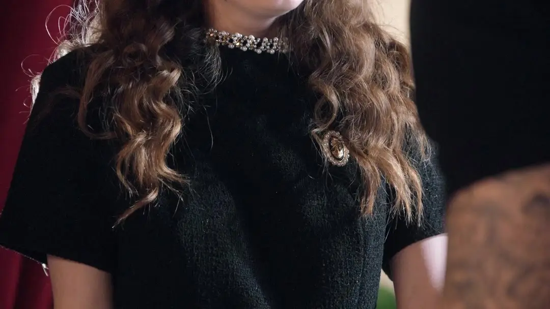 Liebe ohne Augen – Im Dunkel fand ich dich: Die Spannung zwischen Schmuck und Schmerz