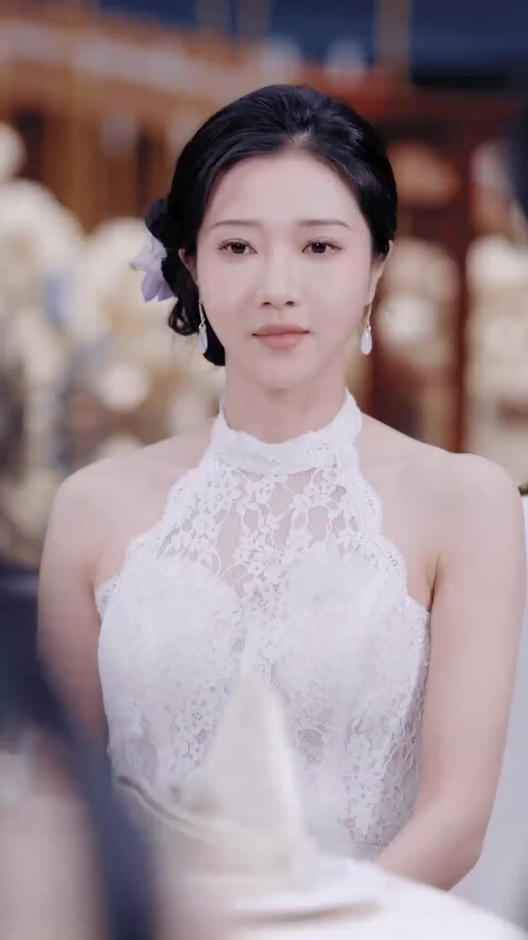 (Dubbed)Empress Never Falls