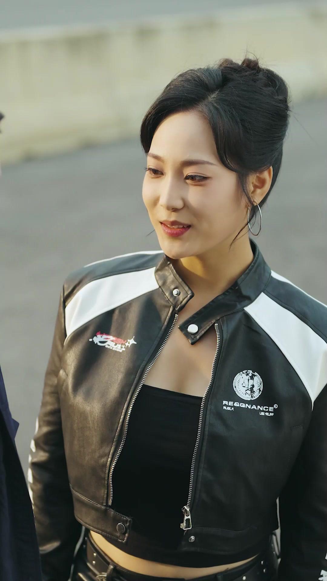 Kidding? That Washer Guy's a Racing PRO!  