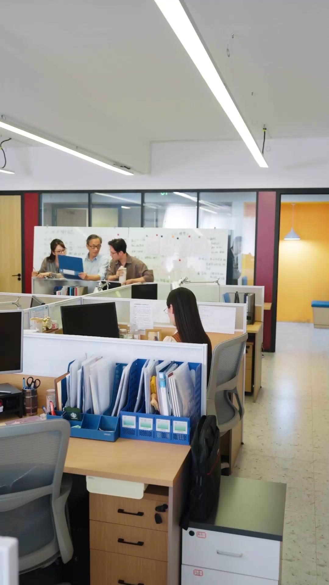 Ms. Hot: That's My Deadly Teacher!