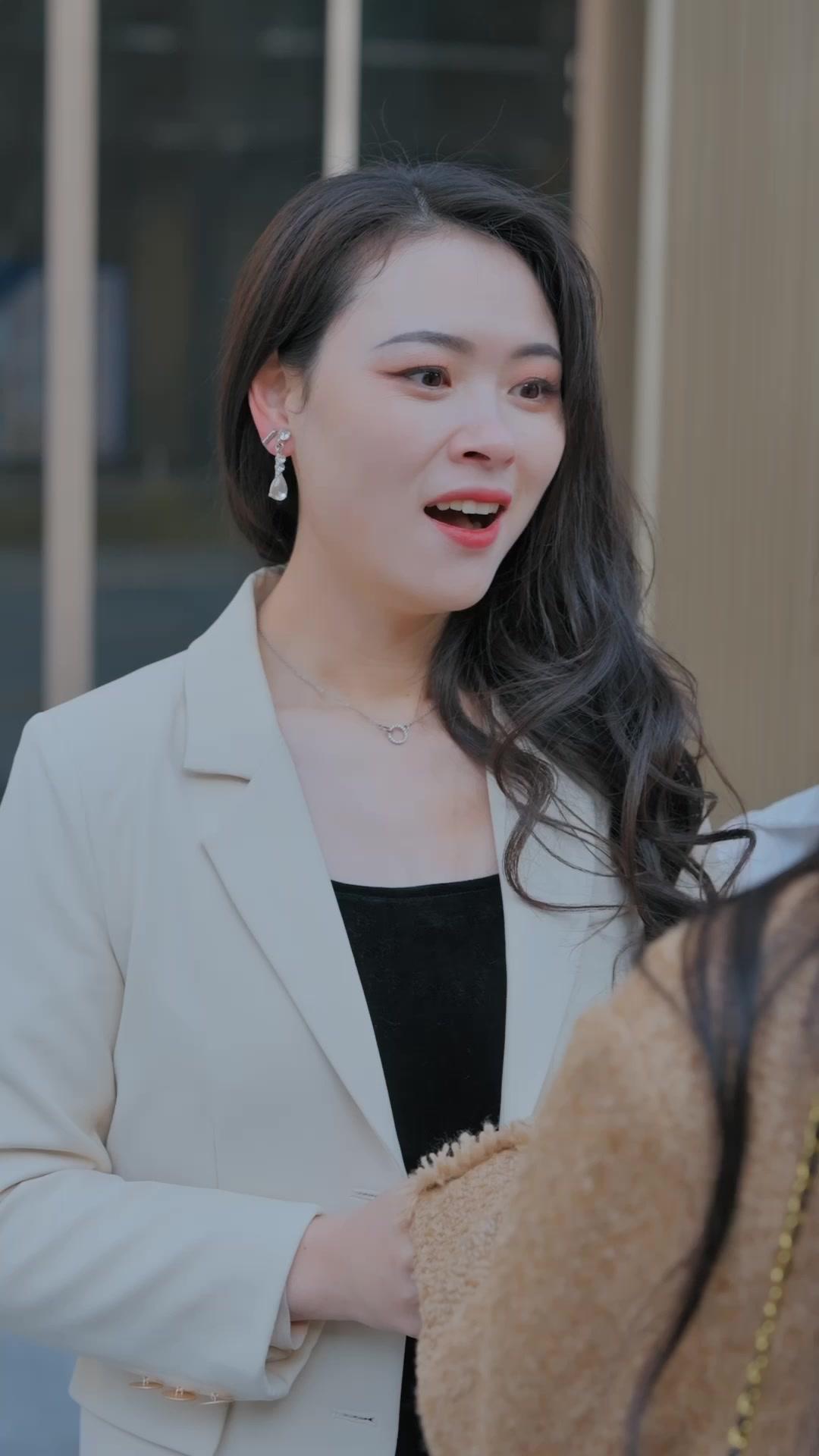 Istri Bos Bosan, Mulai Kerja Hari Ini