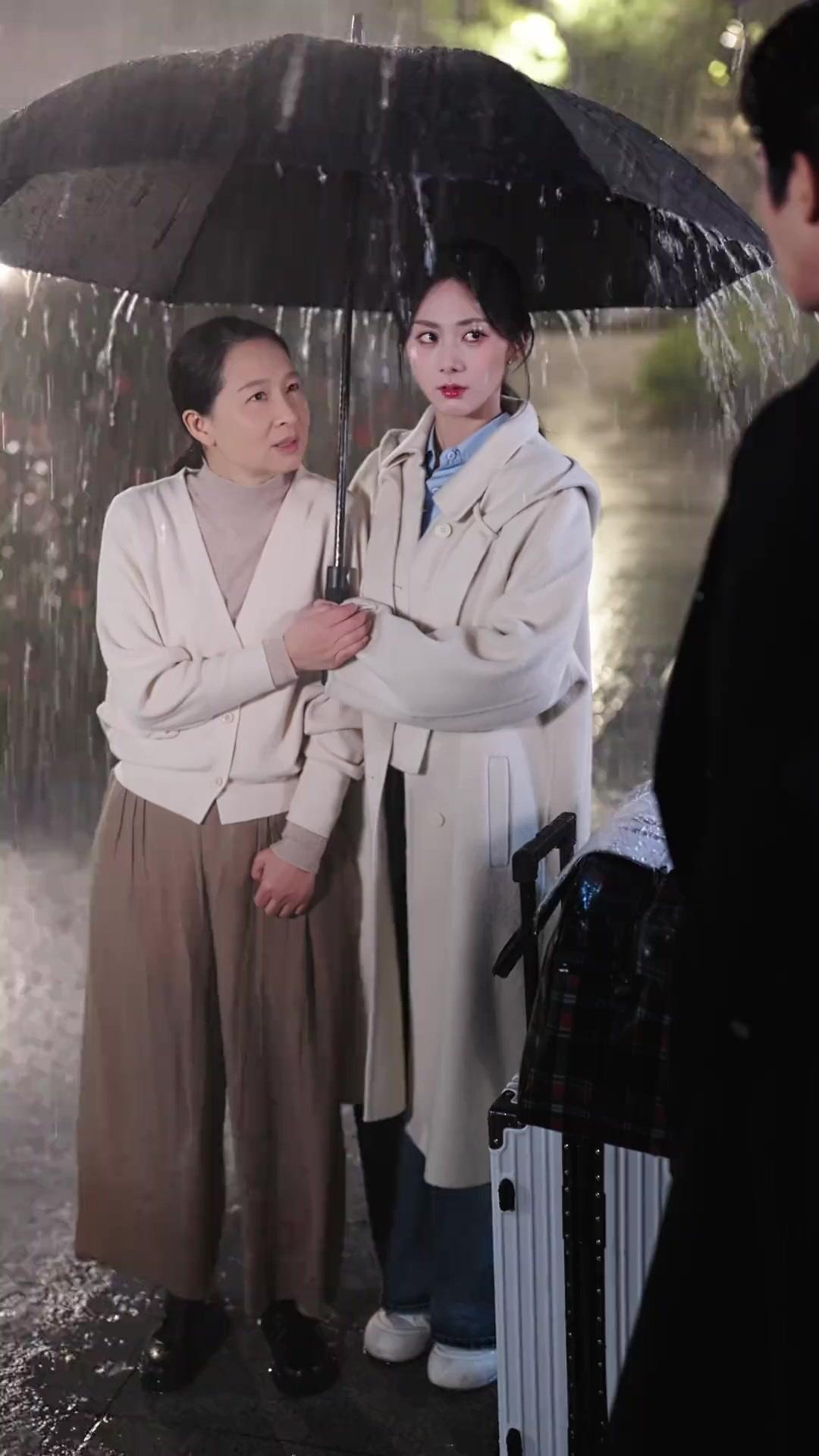 Efetivada e Grávida de Trigêmeos do Chefe