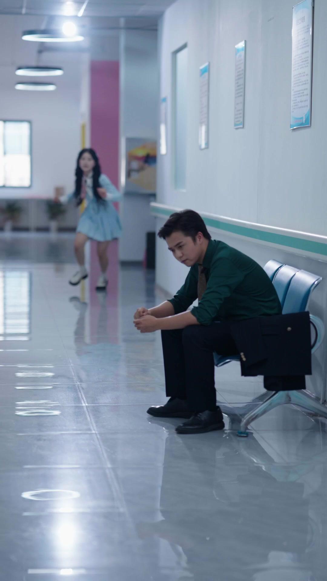 Skrip Di Tangan, Dunia Milikku