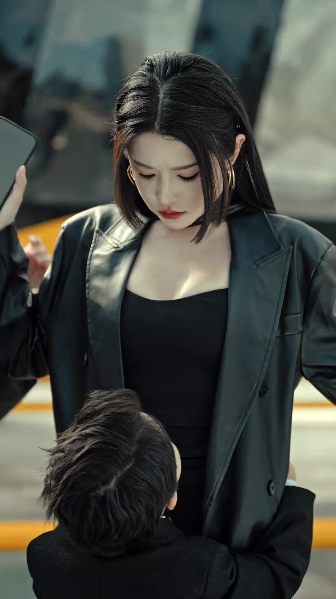 Exiled Girl Now Rules Criminal World