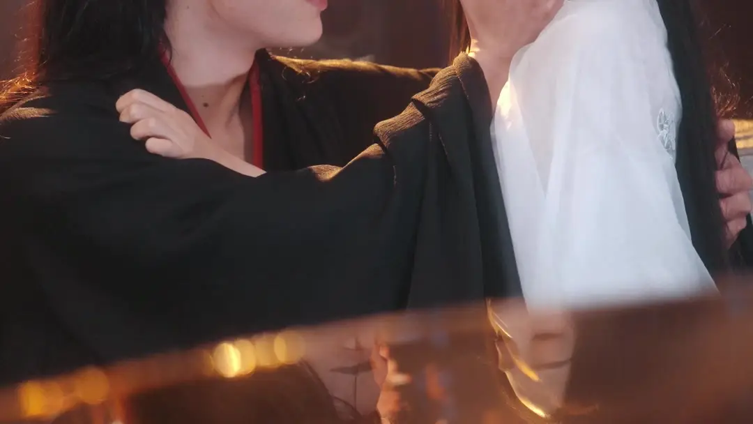 Puteri Palsu, Cinta Sejati: Luka di Lengan, Jiwa yang Terikat