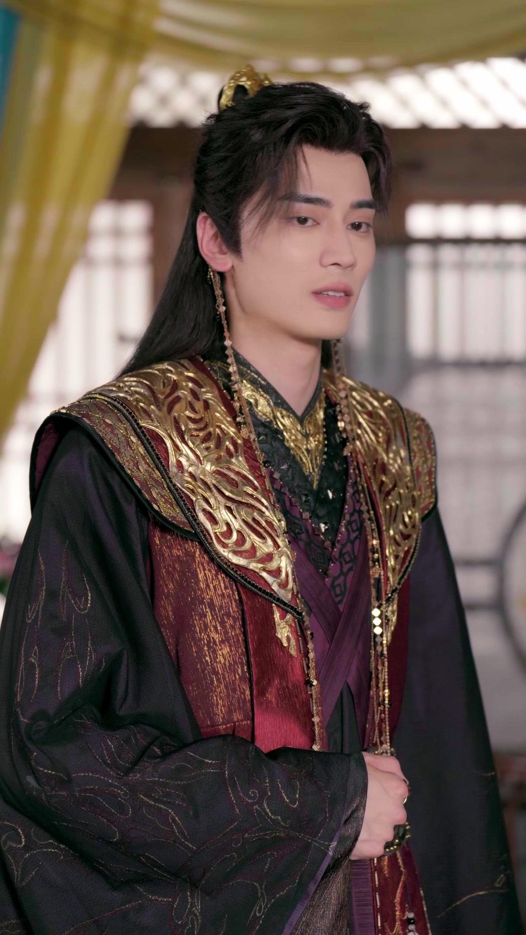 Mom, Daddy is the Prince!