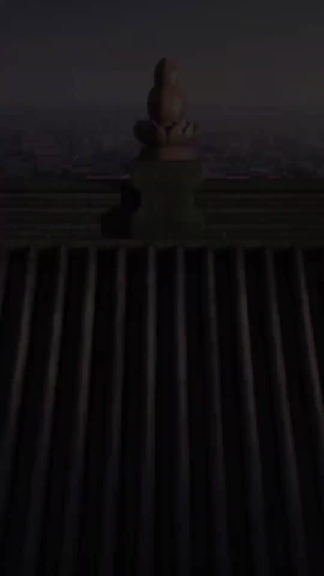 หิ่้งห้อยไม่หวั่นจันทรา