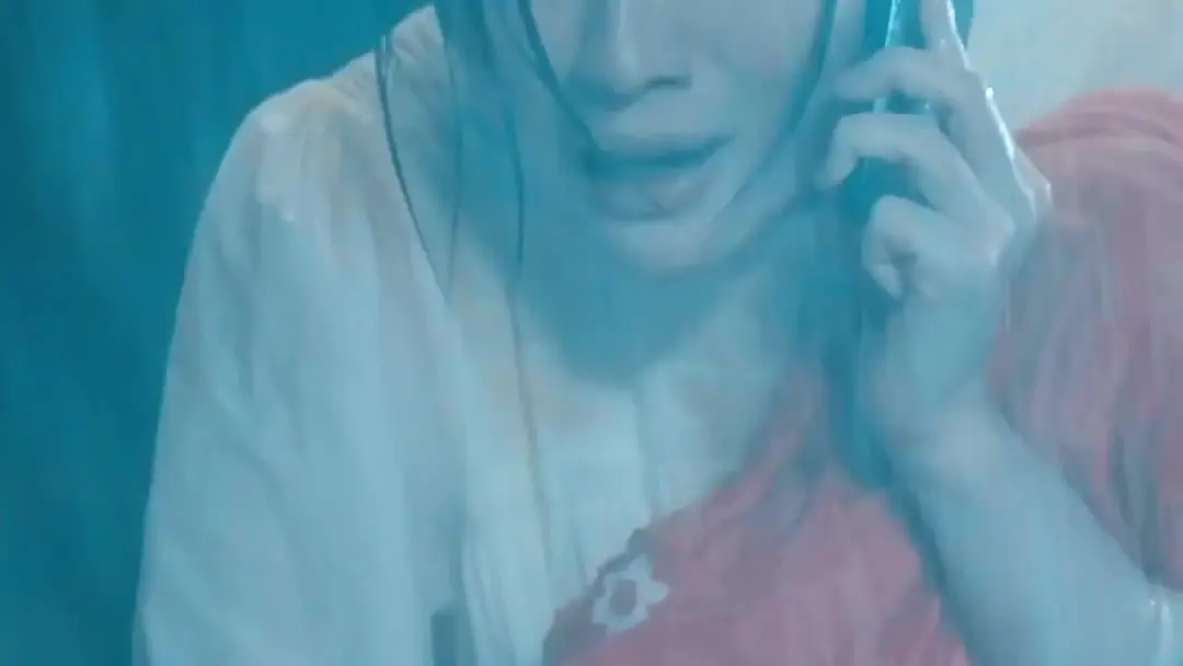 千金之淚：病床甦醒時，電視裡的婚禮與她手背的針孔