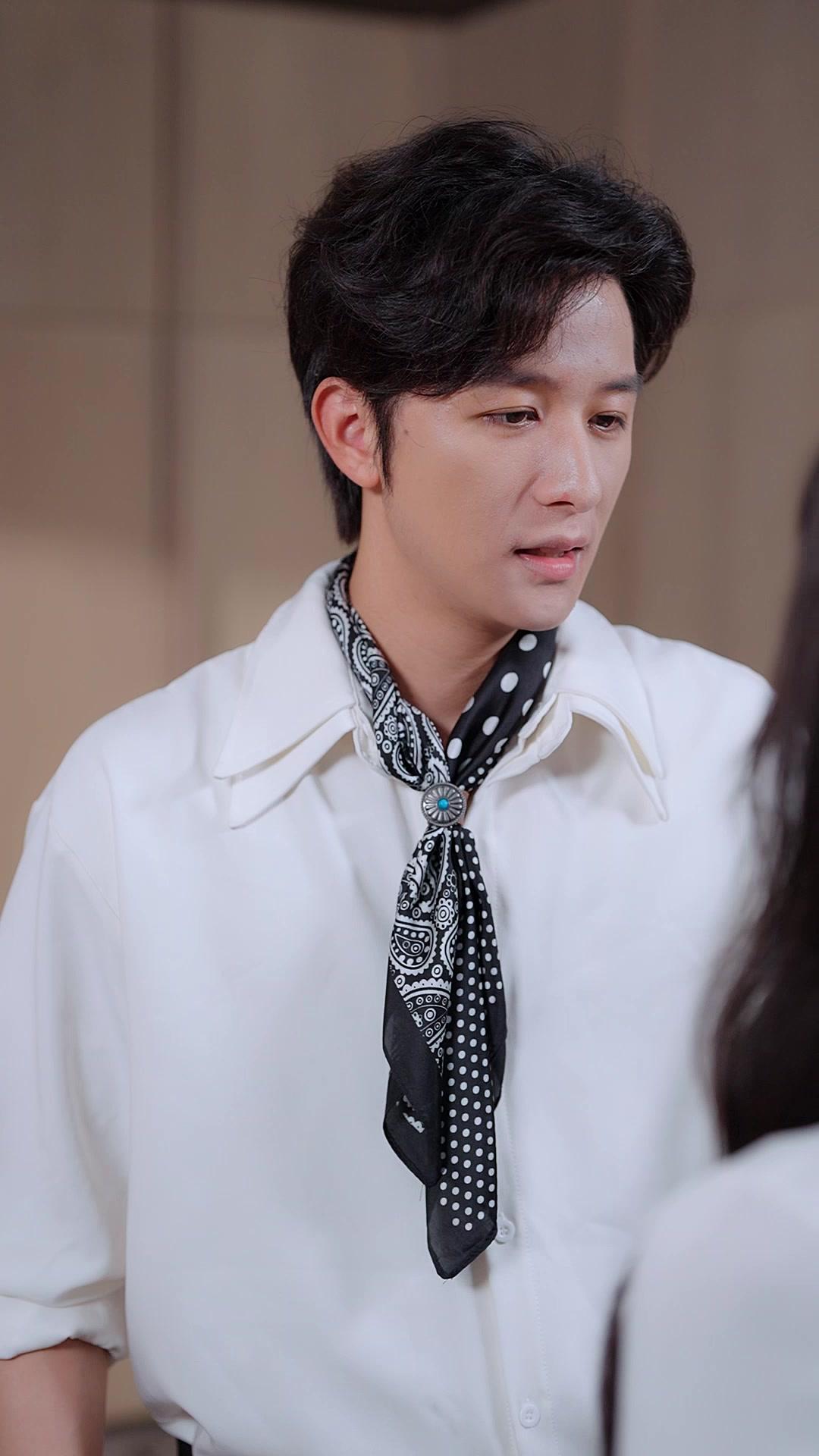 Dia Pilih Dia, Aku Bersinar