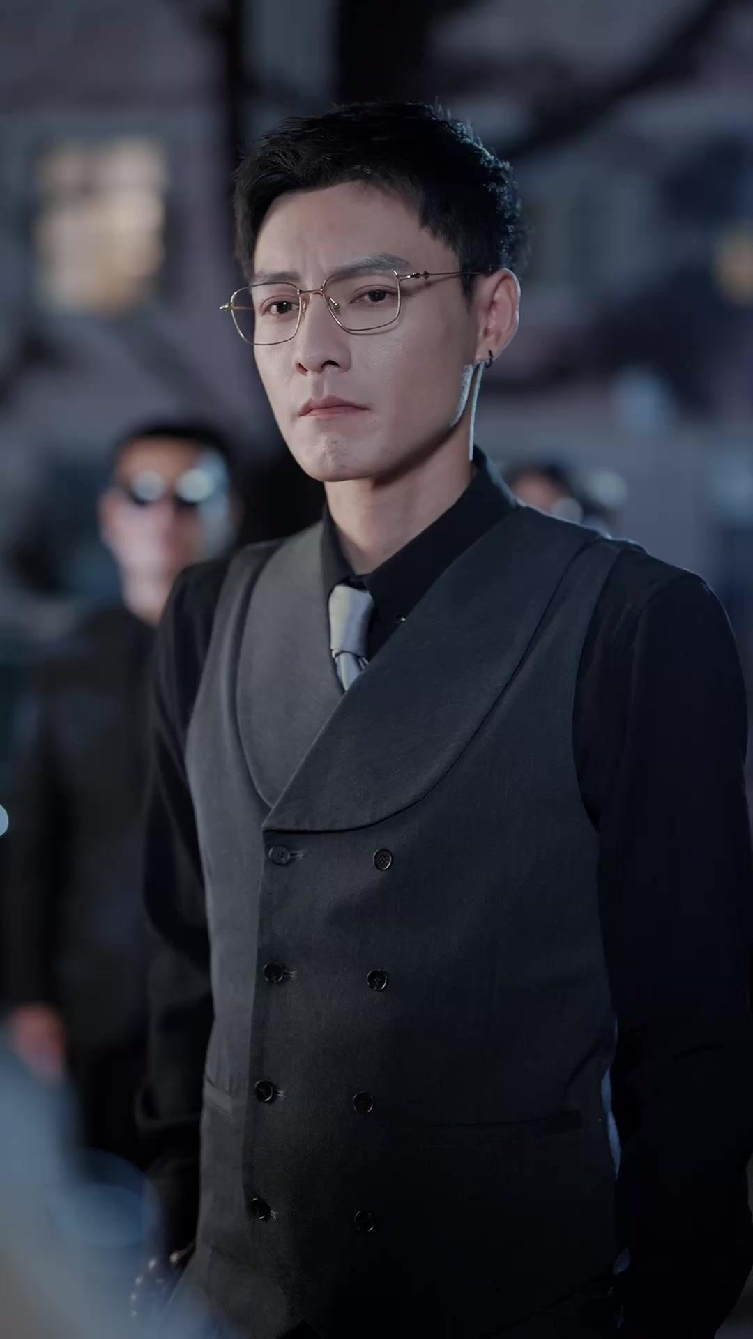 Bayangan Di Balik Senyum Indahmu