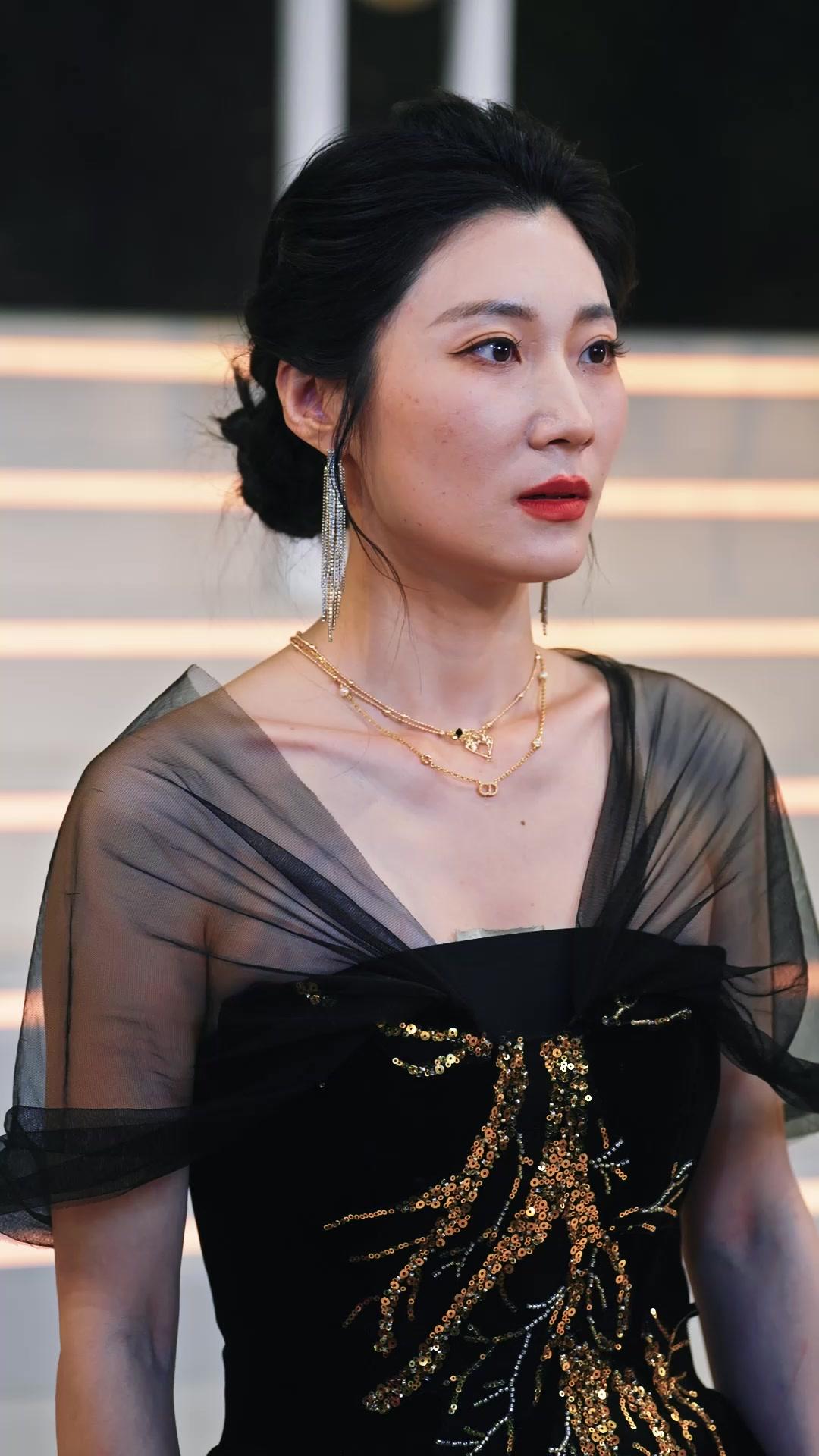 Mic in Hand, Ex on Knees