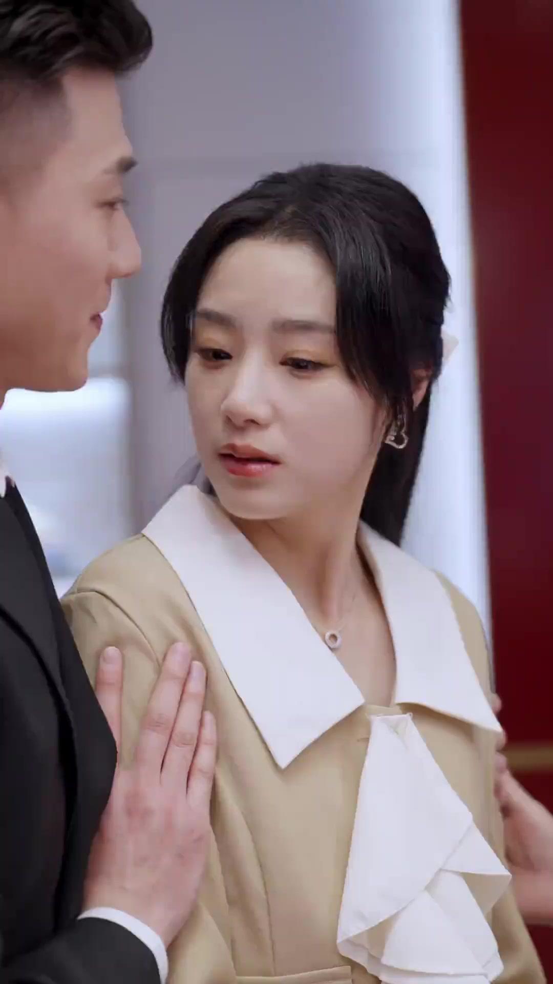 KHÁCH SẠN TÌNH YÊU