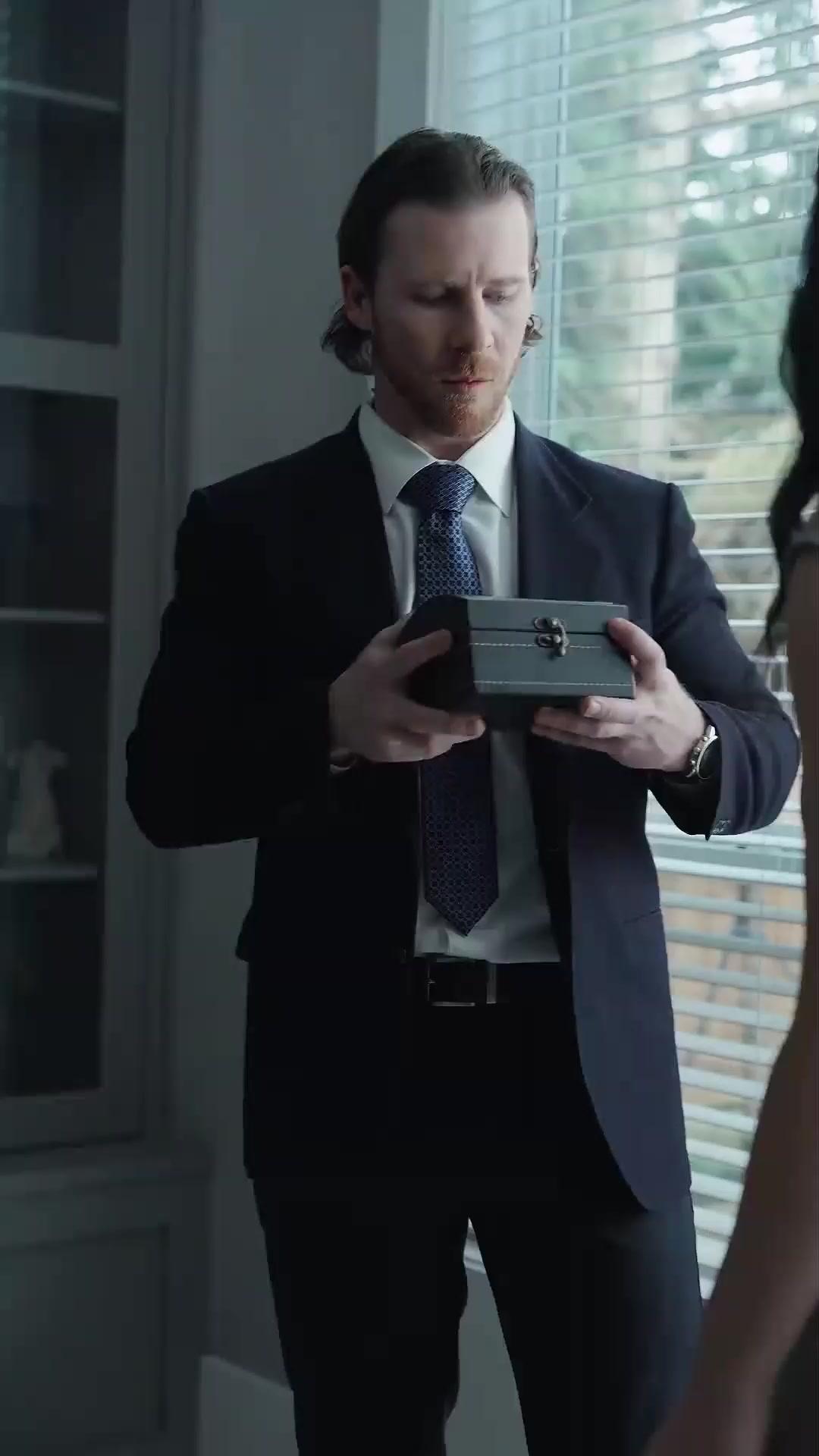 (Synchro)Die maskierte Gesangsdiva