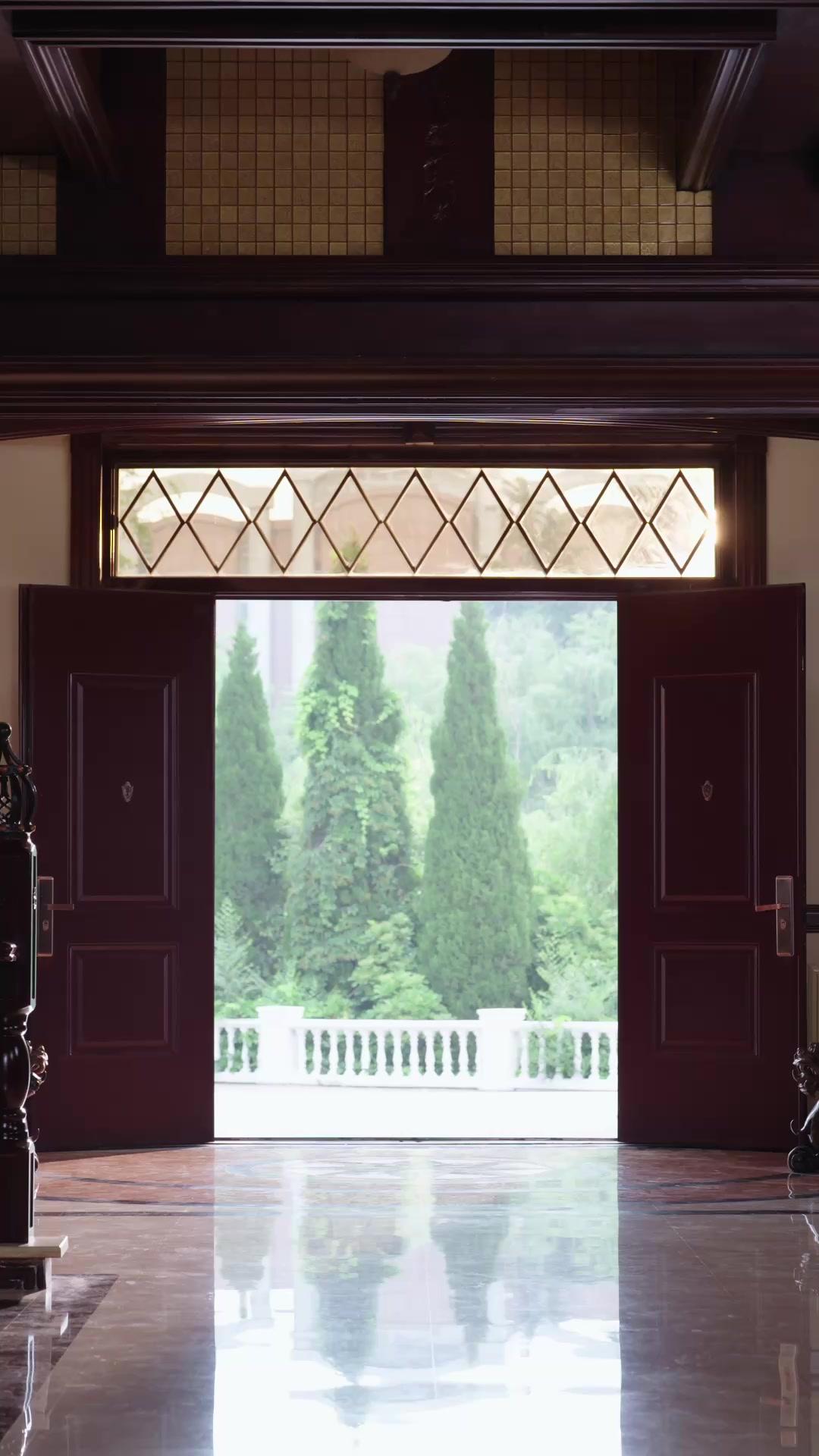 Ne Fuis Pas, Gardienne !