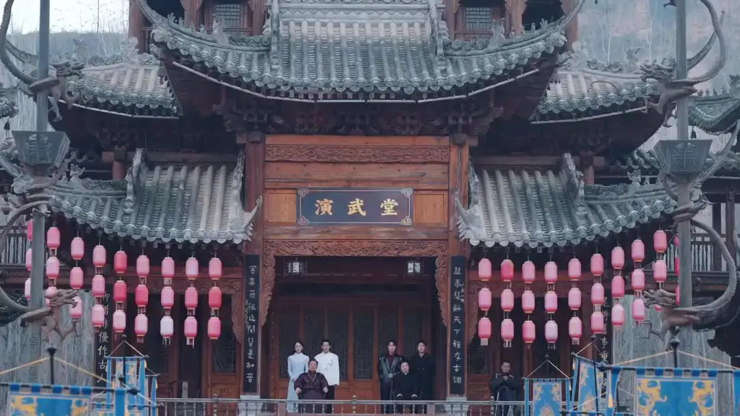 (Dublajlı) Ölümsüz Düştü Dünyaya, Eşim Kara Anka: Kırmızı Halı Üzerindeki Son Nefes