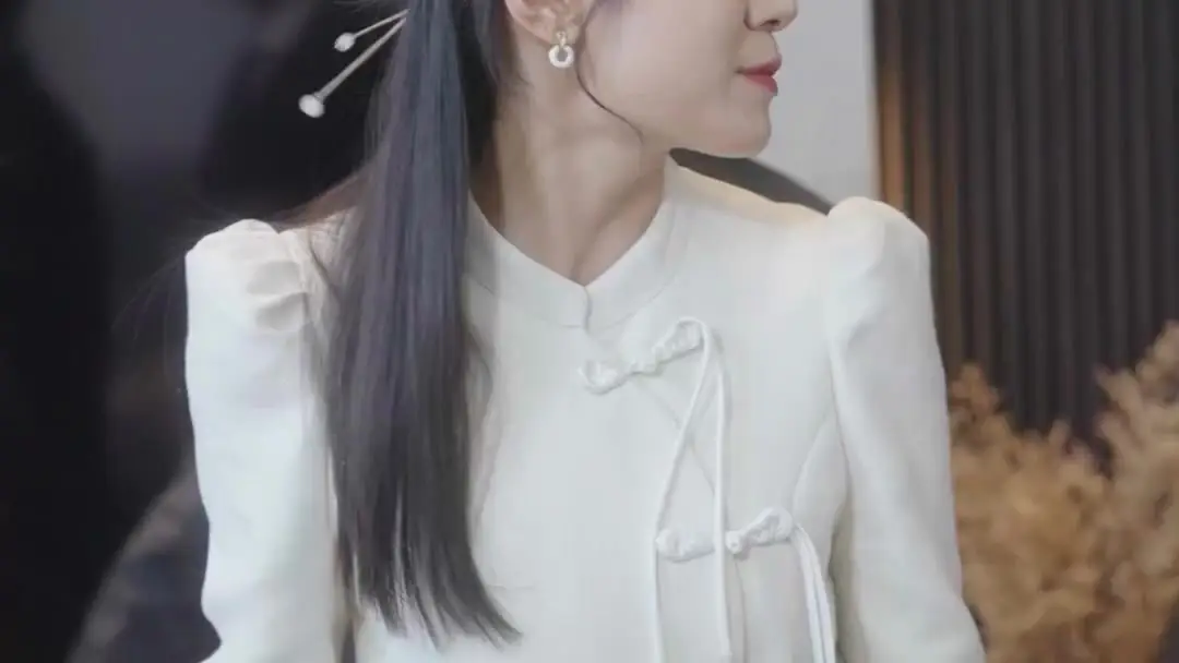 The Heiress's Reckoning: When Jewelry Speaks Louder Than Words