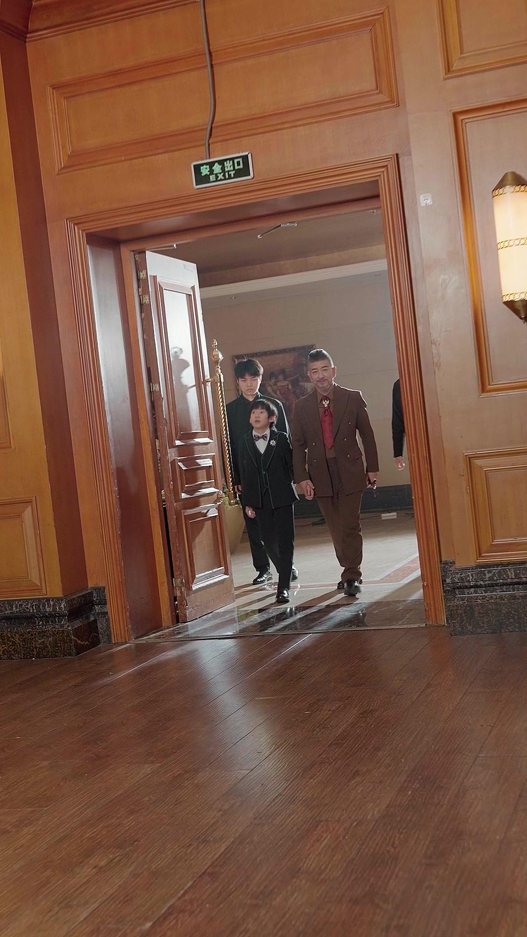 天上掉下個小福星