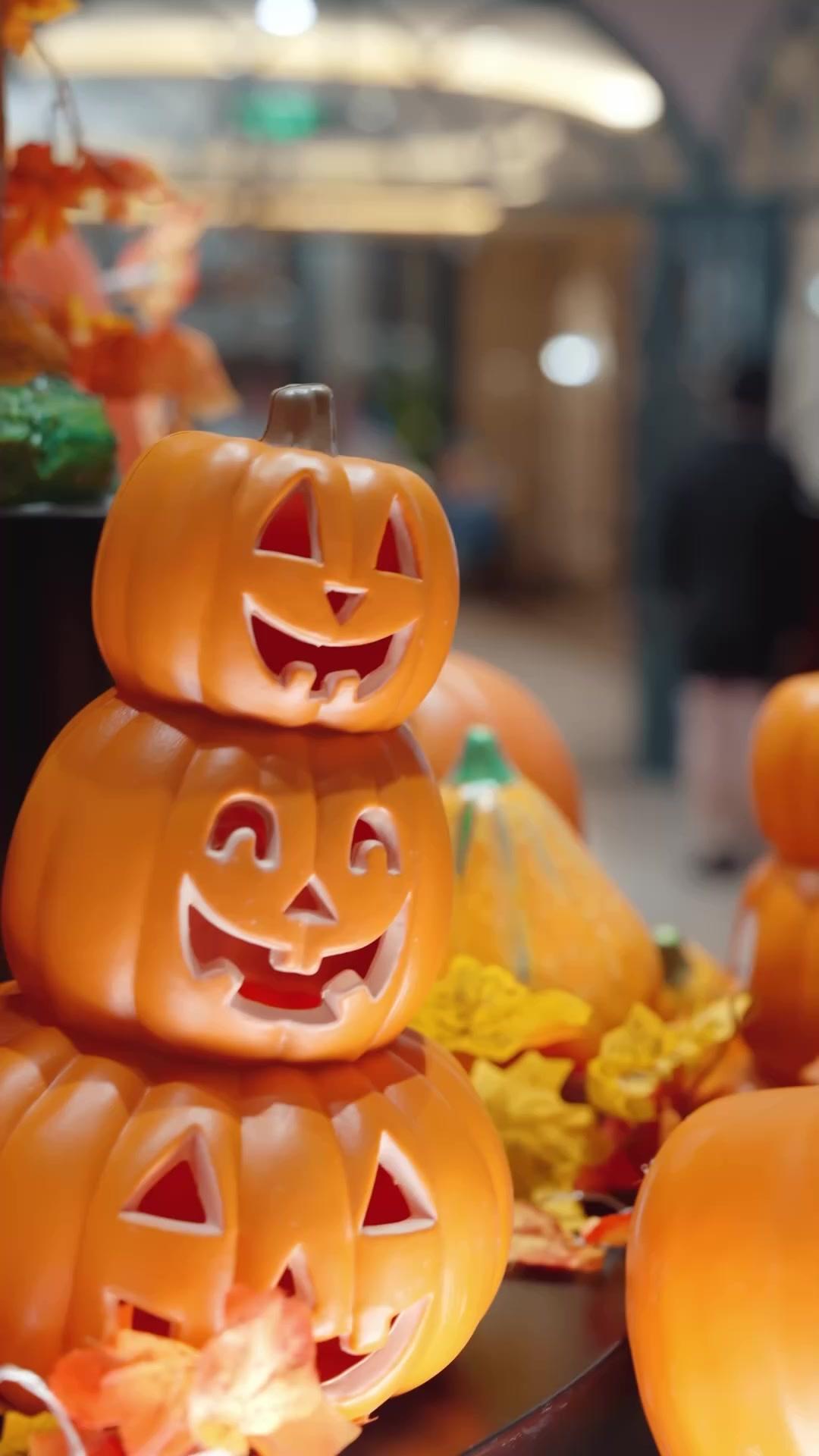 Pesta tunangan sendirian