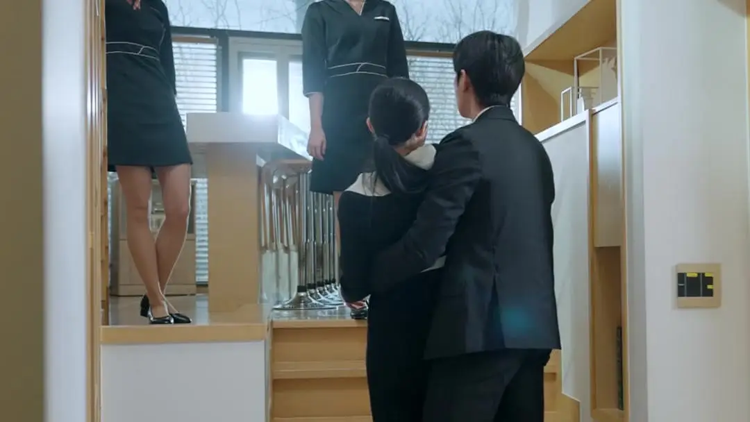 Giấc Mộng Hào Môn: Bậc thang và những lời xin lỗi không bao giờ đủ