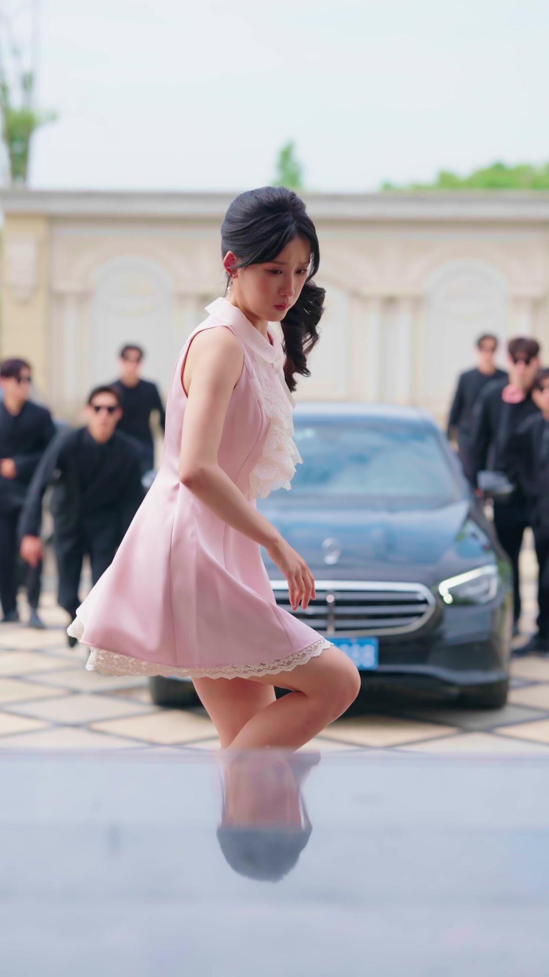 Skrip Di Tangan, Dunia Milikku